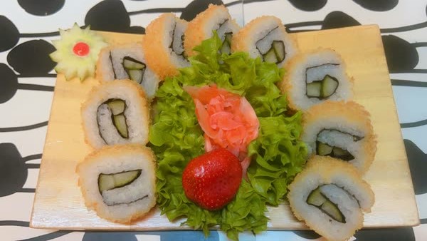 Deep-fried cucumber maki